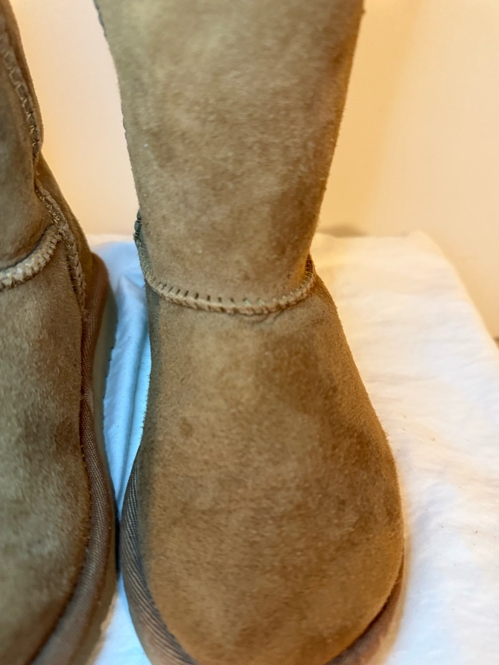 UGG Australia Kids Boots - Picture 5 of 8